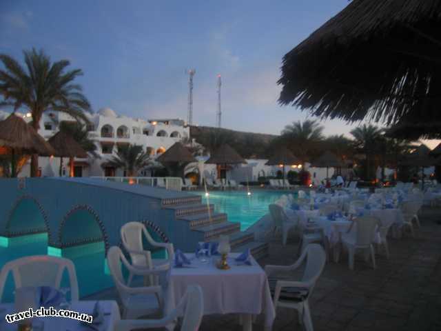  Египет  Шарм Эль Шейх  Sonesta beach 5*  на территории вечером