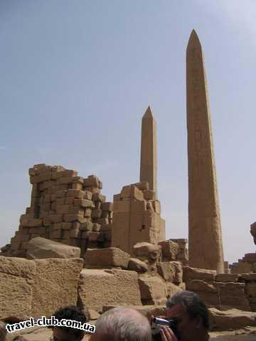  Египет  Достопримечательности  Карнакский храм (Луксор)  Кругом развалины, но обелиски, держаться молодцом.