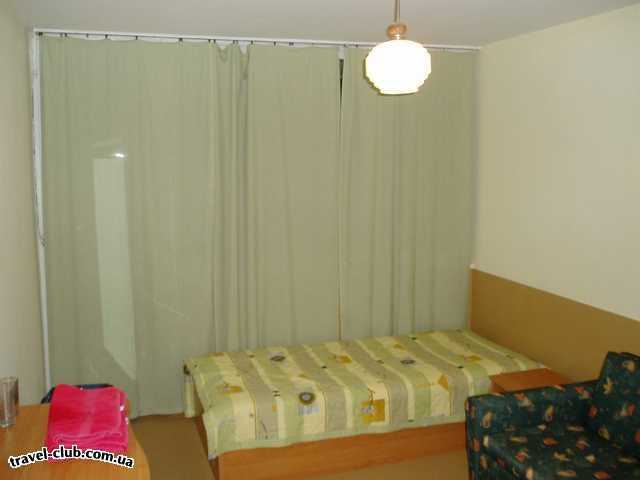  Болгария  Кранево  Рила  вид комнаты. сразу видно - 2*, но уютно и для ночлега впол