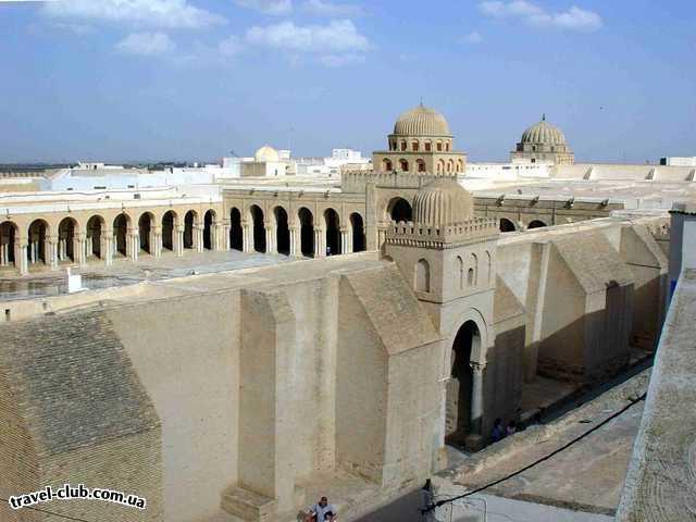  Тунис  Кайруан. Мечеть. Вид с крыши фабрики ковров.
