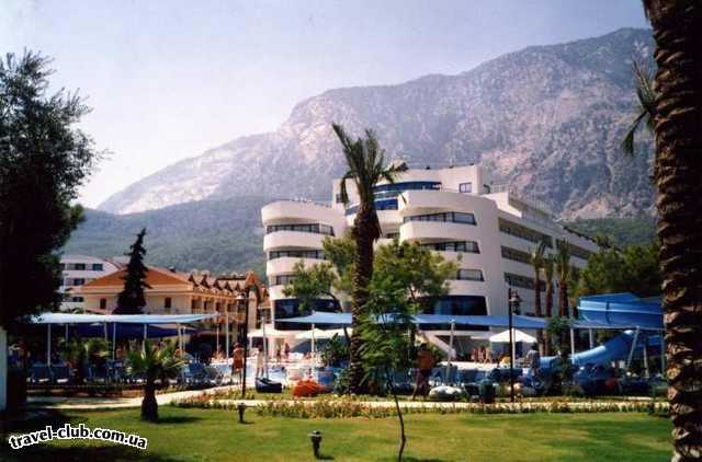  Турция  Кемер  Catamaran Hotel 4*  Так выглядит здание отеля. Действительно похоже на кат