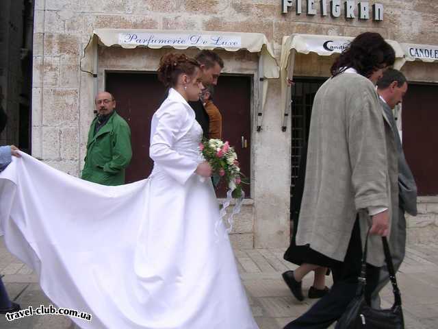  Хорватия  Пореч  Hotel Village Laguna Galijot ****  Свадебная процессия на улочке Пореча