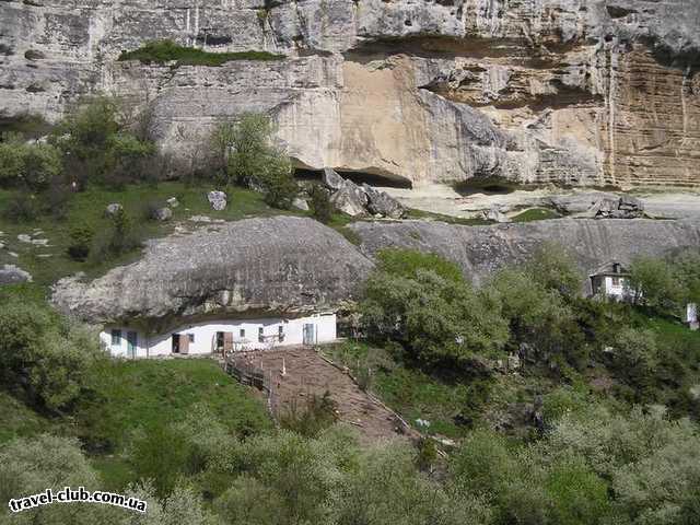  Украина  Крым  Бахчисарай  специфические домики в горах