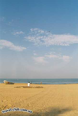  Шри-Ланка  Утро в Негомбо, пляж отелей "Blue Oceanic" 3* и "The Beach" 5* : вышел 