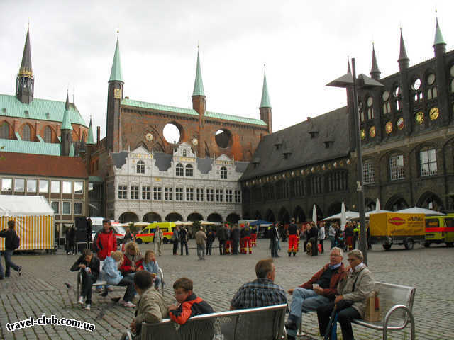  Германия  Любек. Рыночная площадь и ратуша.
