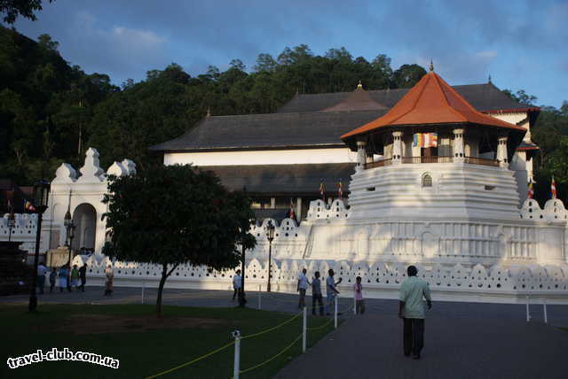  Шри-Ланка  ..Храм "Зуба Будды" в г. Канди.