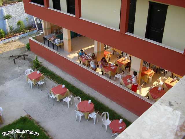  Турция  Кемер  Sefik bey apart and hotel 3*  Вид на столовую с балкона.