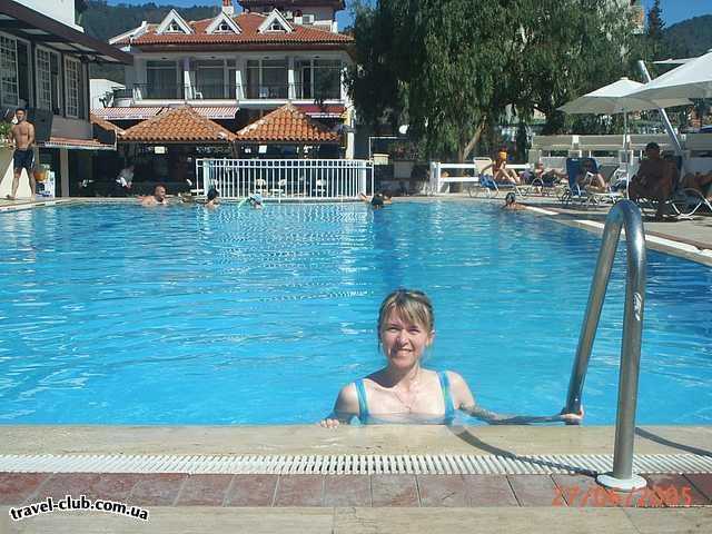  Турция  Мармарис  Oylum hotel 3*  в бассейне Ойлюма.Он такой тёплый и по глубине нормаль