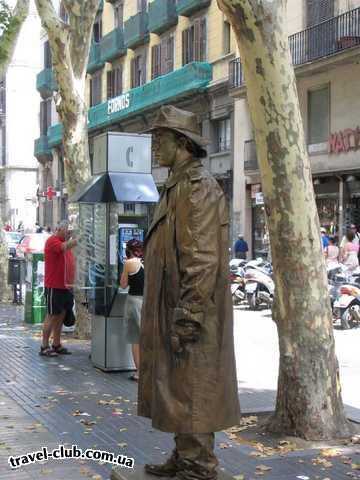  Испания  Барселона ул. Рамбла. Живые  скульптуры с ними можно сф