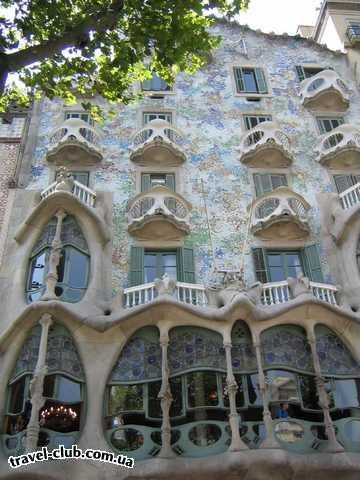  Испания  Барселона Дом Гауди балконы в виде карнавальных  масок