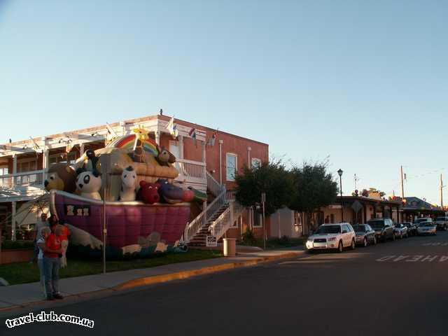  США  New Mexico  Альбукерк  Альбукерк, Old Town - город готовится к открытию Ballon Fiesta