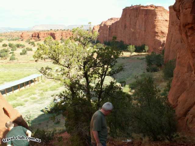  США  New Mexico  Внизу проглядывается полицейская машина - оказывается