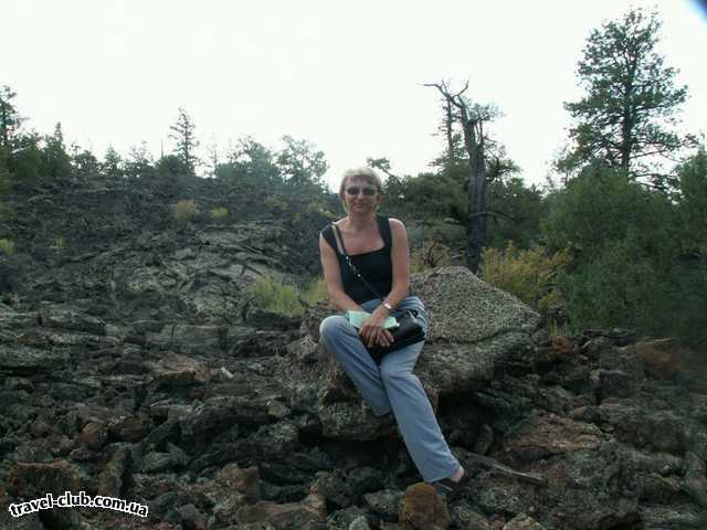  США  New Mexico  Национальный парк El Malpais. Застывшая лава.