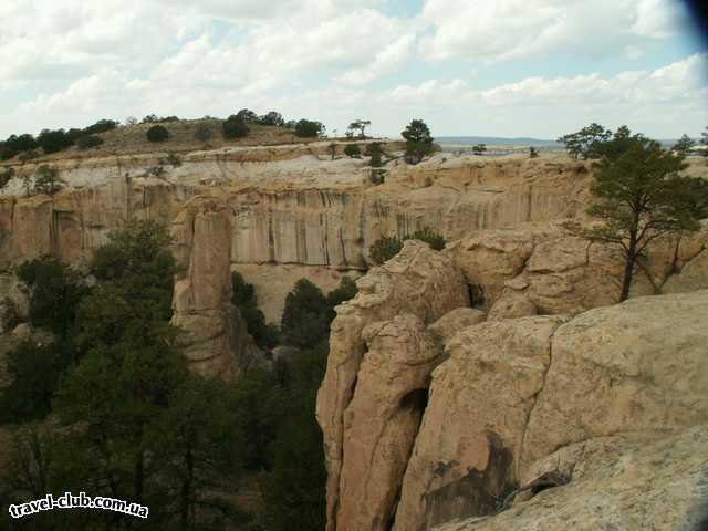  США  New Mexico  Национальный парк El Morro - вид с вершины хребта