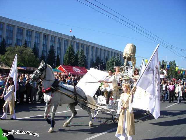  Молдавия  На празднике  вина  были не только  молдавские участник