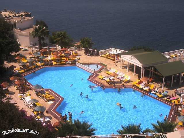  Турция  Бодрум  Tropicano bodrum club 4*  вид из окна 6 этажа главного корпуса на большой бассейн