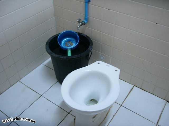  Таиланд  Паттайя  Вода в общественном туалете расходуется экономно