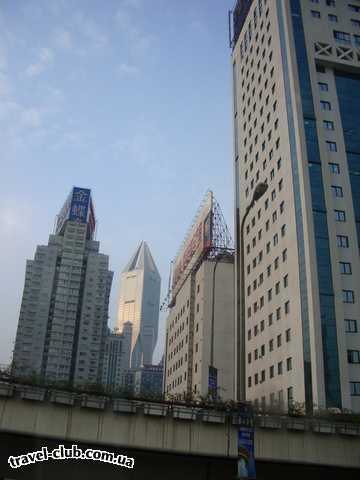  Китай  Шанхай, небоскрёбы из  окна автобуса....