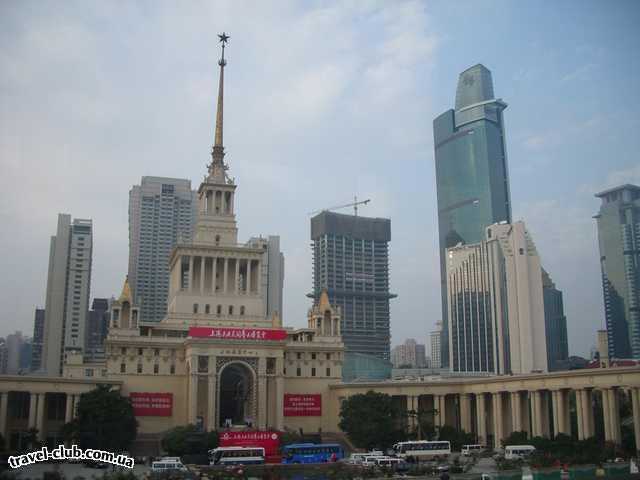  Китай  ВДНХа  подарок СССР для Шанхая на фоне небоскрёбов.....