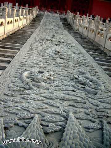  Китай  Пекин, зимний дворец императора,  главная лестница дра