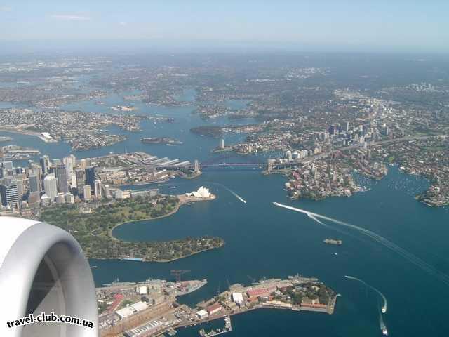  Австралия  Сидней  По центру знаменитые Harbour Bridge и Opera House.