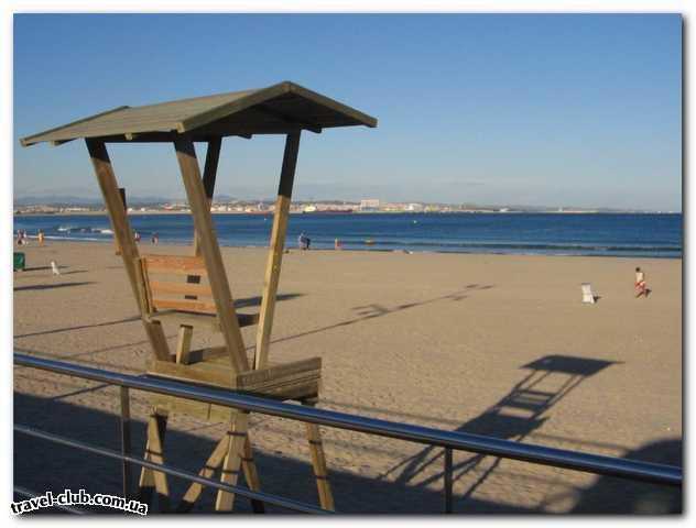  Испания  Ла-Пинеда  Пляж. Кресло спасателей.