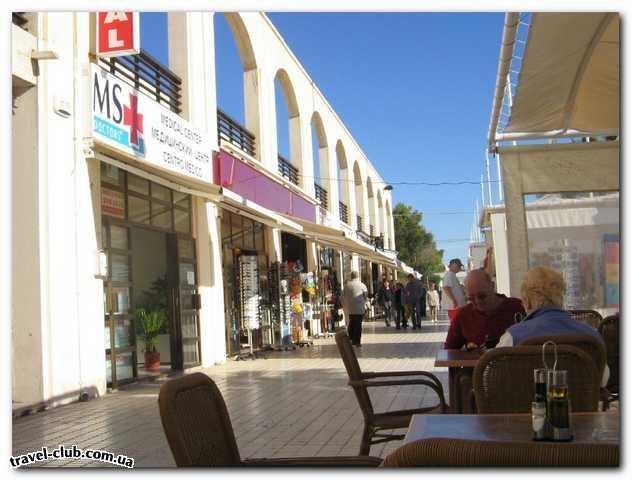  Испания  Ла-Пинеда  Приморский бульвар Ла-Пинеды. Кафе и магазины.