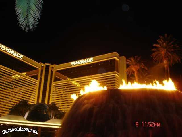  США  Лас-Вегас  Hotel the Mirage  ночной вид на отель Мираж