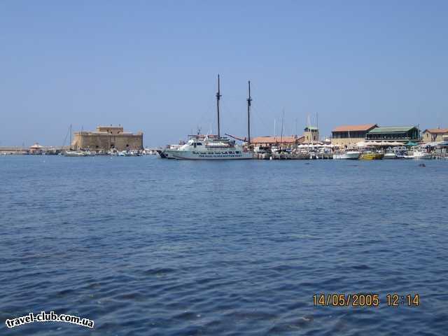  Кипр  Пафос  Paphos Amathus beach  Гавань Пафоса со старой крепостью