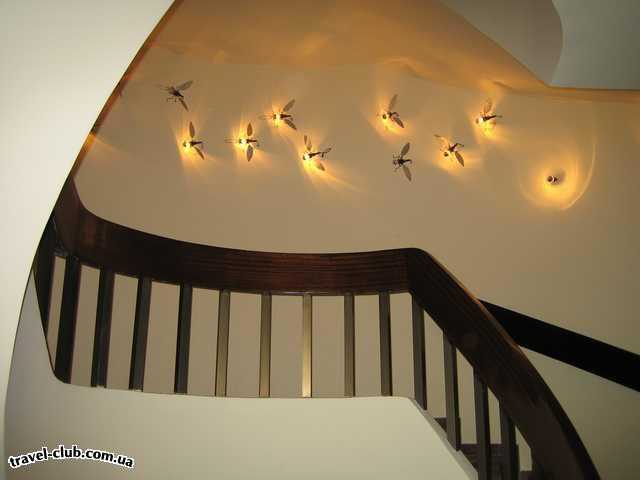  Греция  Халкидики  Porto Carras Grand Resort  Вот такие смешные светильники.