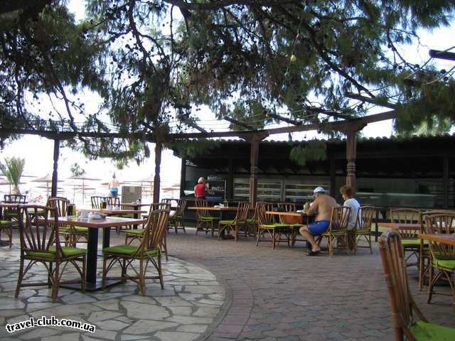  Греция  Халкидики  Porto Carras Grand Resort  Пообедать можно было в этом открытом ресторанчике сам