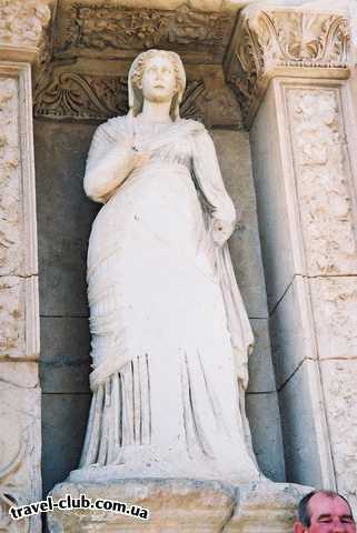  Турция  Бодрум  Эфес.Статуя с Фасада библиотеки Цельса.