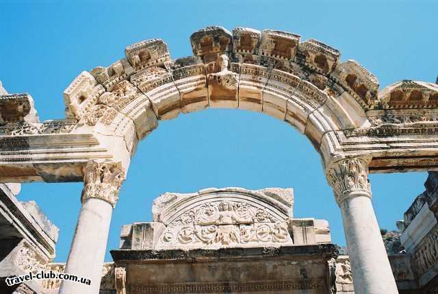  Турция  Бодрум  Эфес.Архитрав храма Андриана(138г.н.э.)