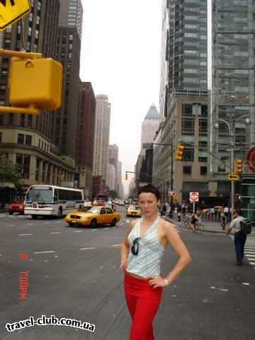  США  Нью-Йорк  За спиной пучина 8й Авеню, а перед глазами оазис Центра