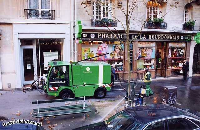  Франция  Париж  Дворник