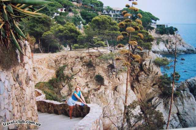  Испания  Ллорет де Мар.Прогулочная дорожка в скалах в доль бере