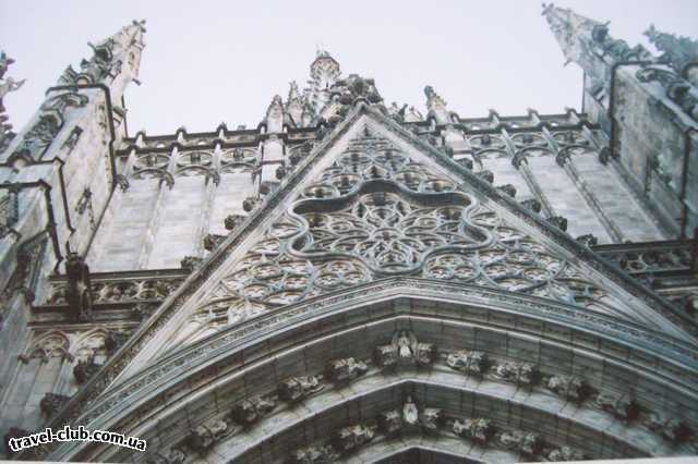  Испания  Ракурс Барселонского собора.