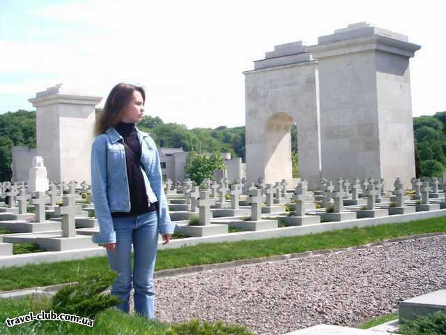  Украина  Львов  Лычаковское кладбище, где погребены известнейшие люди