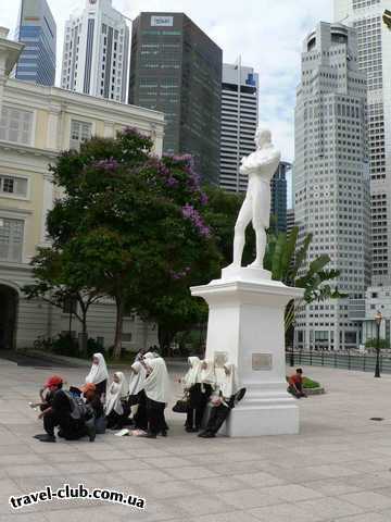  Сингапур  Памятник среу Рафлзу