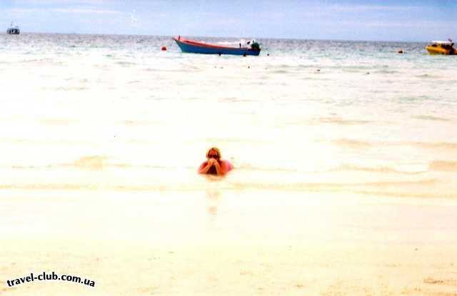  Таиланд  Паттайя  девочка и море