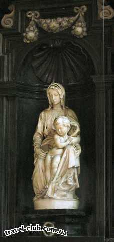  Бельгия  Брюгге  Церковь св. Девы Марии. Скульптура из белого мрамора ра