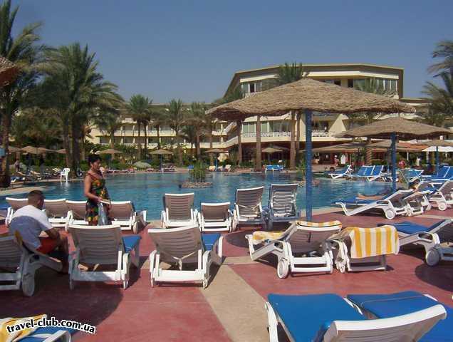  Египет  Хургада  Sultan beach 4*  Вот он красавец бассеин-глубокий, так что можна нормал