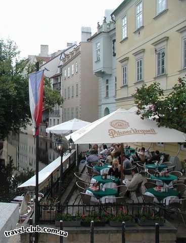  Чехия  Прага  Орлик  Прага: ресторанчик на набережной с видом на Карлов мос