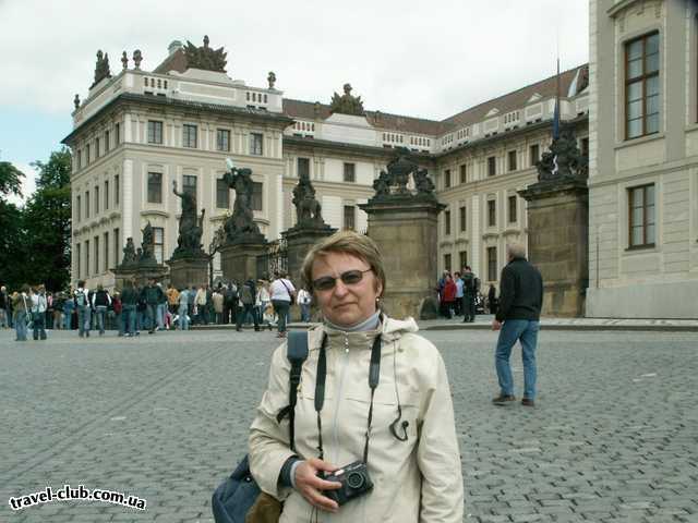  Чехия  Прага  Орлик  Пражский град: на площади у Королевского дворца.