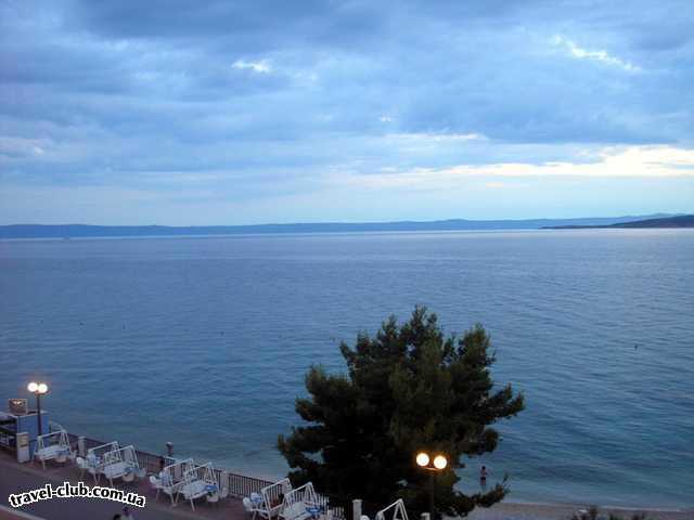  Хорватия  макарская ривьера, курорт башка вода  вид на море с балкона на вилле никич