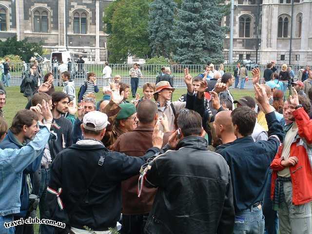  Венгрия  Будапешт  Кто-то из них осквернял памятник
