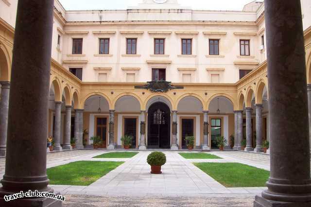  Италия  Сицилия  Палермо.Внутренний двор университета.