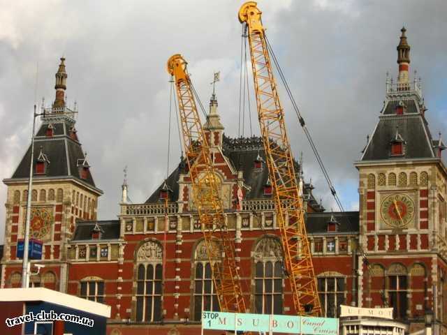 Голландия  Амстердам  Ценральный вокзал - типичный образец монументального 