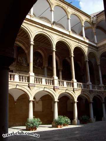  Италия  Сицилия  Тройная аркада Двора македы(дворец Норманнов).