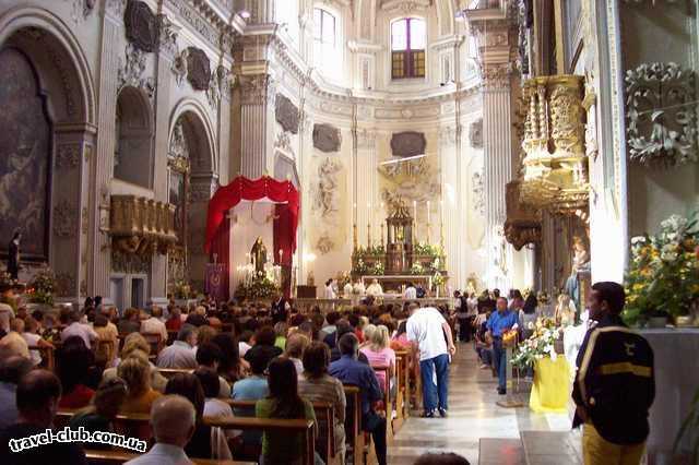  Италия  Сицилия  Богослужение в ц.Санта Мария делла Пьета.